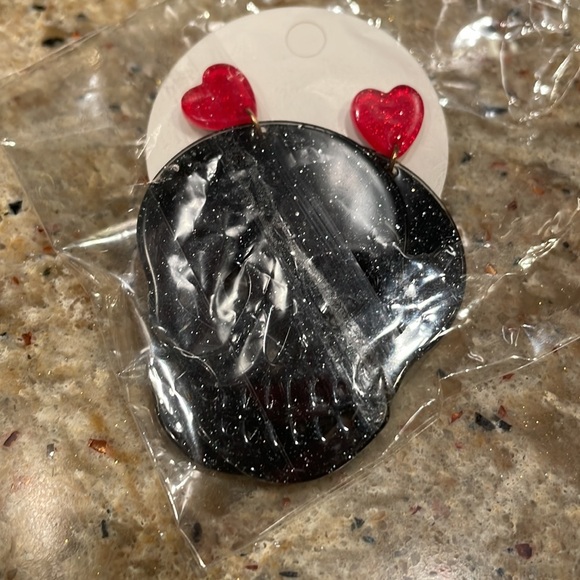 NEW Prep Obsessed Glitter Heart Skull Dangle Earrings - Picture 4 of 4